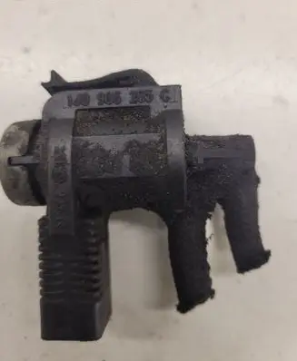 Volkswagen Golf IV Turbo solenoid valve 1J0906283C