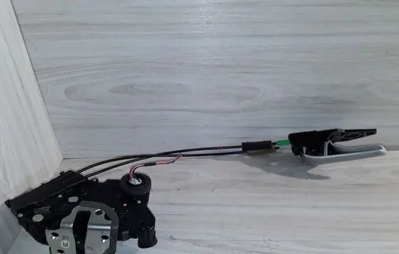 Toyota Prius (XW30) Front door lock