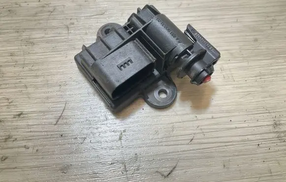 Glow plug pre-heat relay
