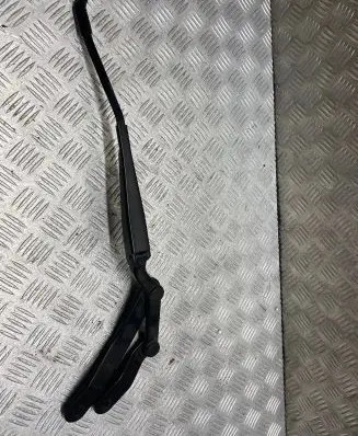 Mercedes-Benz C W204 Front wiper blade arm A2048201544