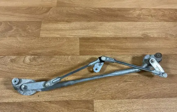 Toyota Avensis T250 Front wiper linkage 