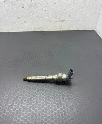 BMW 5 F10 F11 Fuel injector 0445110712 8514148