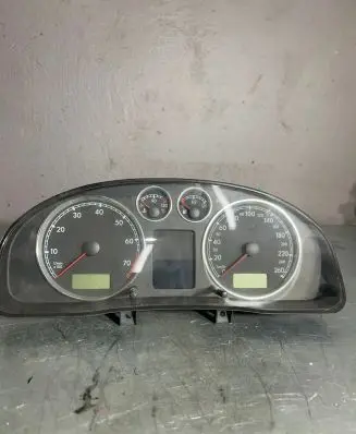 Volkswagen PASSAT B5.5 Speedometer (instrument cluster) 3B0920827 081101110259 VWZ7ZZA4424463