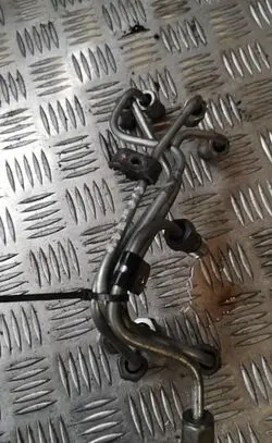 Toyota Avensis T220 Fuel line pipe
