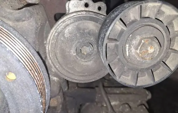 Volvo S40 Generator/alternator belt tensioner 