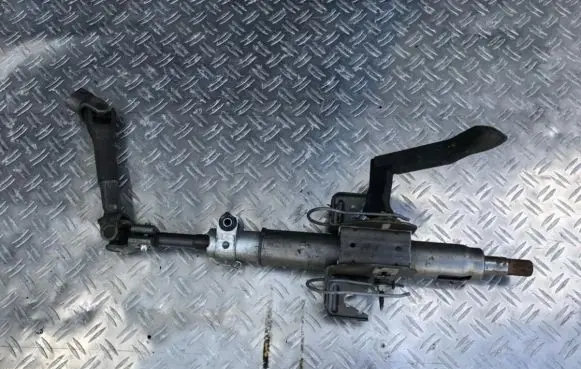 Opel Astra H Steering wheel axle 