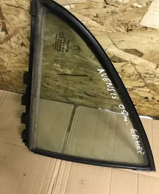 Toyota Avensis T250 Rear vent window glass 6818905030