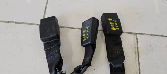 Nissan Leaf I (ZE0) Middle seatbelt buckle (rear) 2094330