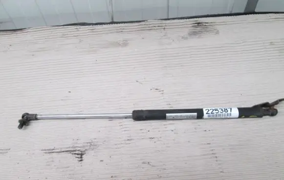 Chevrolet Nubira Shock absorber/damper mounting bracket 