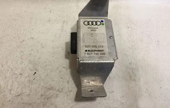 Audi A2 Sound amplifier 8Z0035223