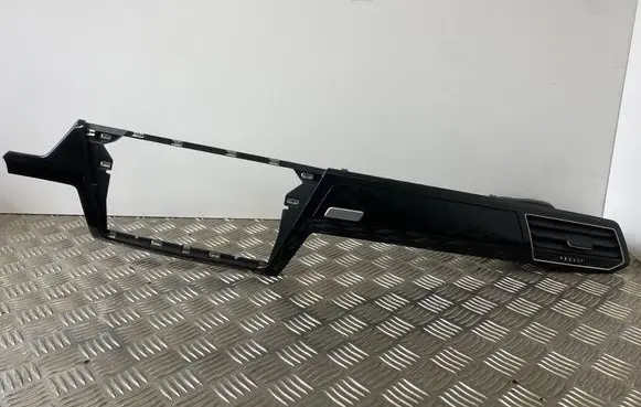 Volkswagen Touran III Radio/GPS head unit trim 5TB858416E 5TB81970