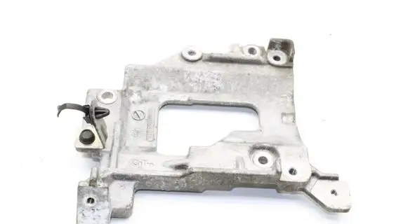 Nissan Leaf II (ZE1) A/C compressor mount bracket 