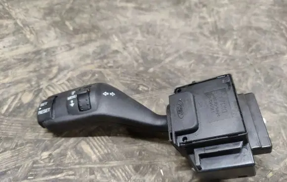 Ford Focus Indicator stalk 17D9402