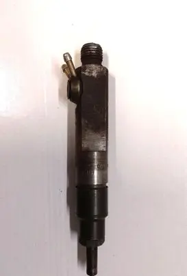 Audi A6 S6 C4 4A Fuel injector 046130201F