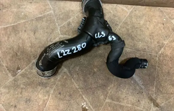 Mercedes-Benz CLS C218 X218 Engine coolant pipe/hose A2185010382