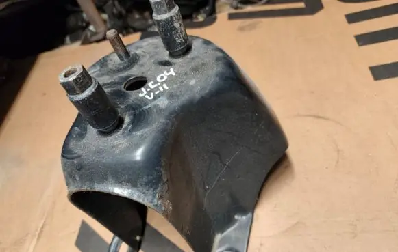 Jeep Cherokee III KJ Spare wheel mounting bracket 
