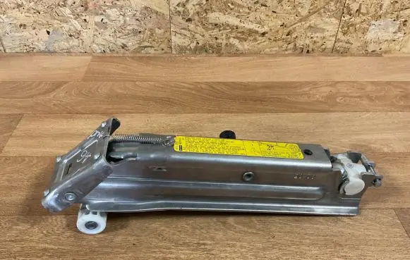Audi A6 S6 C6 4F Lift Jack 4F0011031