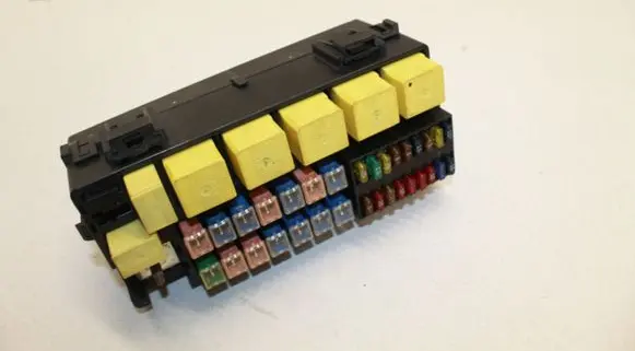 Jaguar S-Type Fuse module