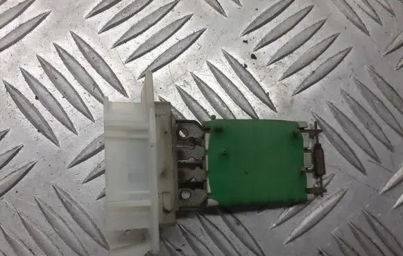 Dacia Sandero Heater blower fan relay N102463E