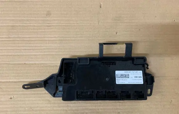 Volkswagen Golf VIII Air conditioning/heating control unit 