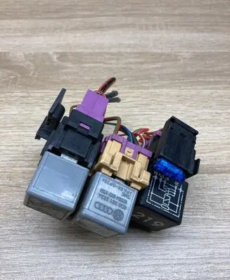 Audi A4 S4 B5 8D Other relay 8D0937503C 8A0937530