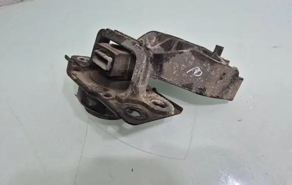 Nissan Qashqai+2 Engine mount bracket 