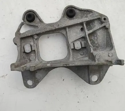 Renault Laguna III Gearbox mounting bracket 112210001R