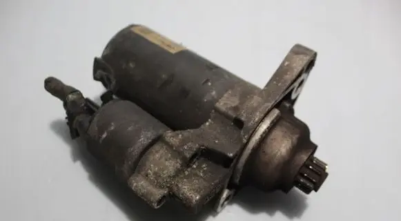 Volkswagen Caddy Starter motor 02Z911023N