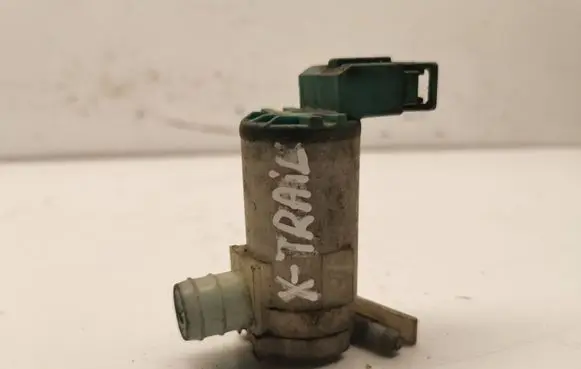 Nissan X-Trail T30 Windscreen/windshield washer pump