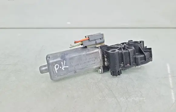 Volvo V70 Seat adjustment motor 0390203246