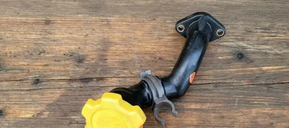 Subaru Outback Oil fill pipe 