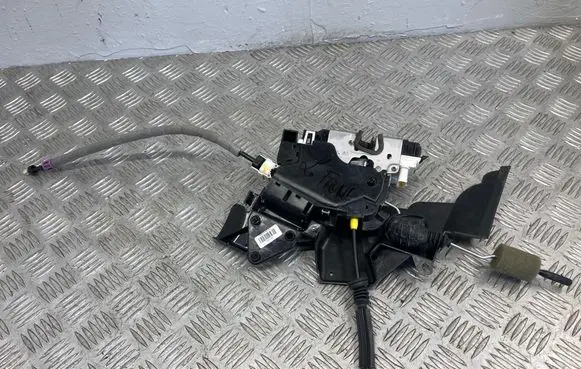 Mercedes-Benz C W204 Front door lock A2047201535
