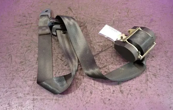 Dacia Logan I Front seatbelt A508366