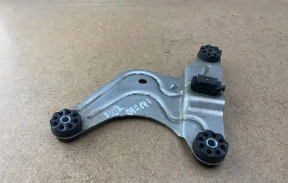 BMW 5 F10 F11 ABS pump bracket 6797679 34516797680 6797680