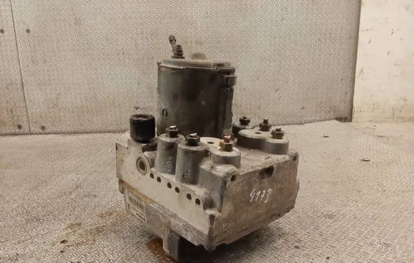 Mercedes-Benz Vito Viano W638 ABS Pump 0273004089