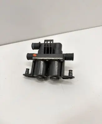 BMW 5 E60 E61 Coolant heater control valve 6927915 11474127