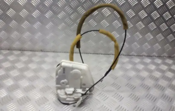 Mazda 2 Front door lock