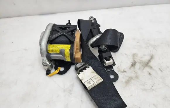 Mitsubishi Grandis Front seatbelt C9094HRS