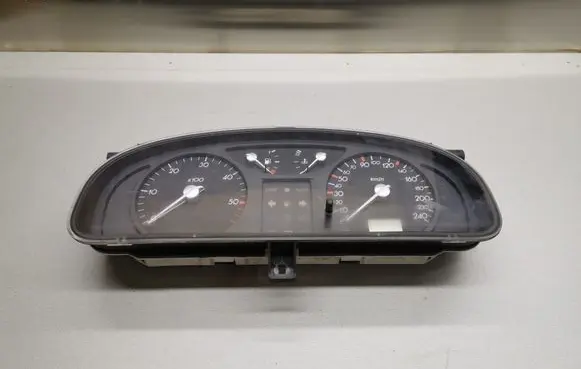 Renault Laguna II Speedometer (instrument cluster) 8200328436