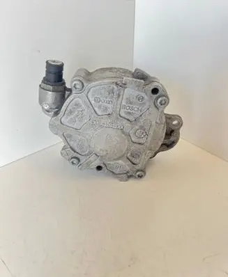 Volkswagen PASSAT B6 Vacuum pump 03L145100F
