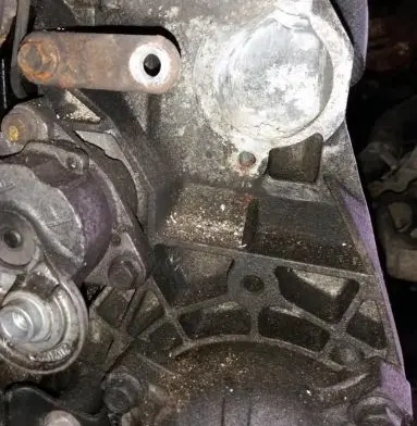 Engine mounting bracket