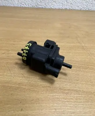 Mercedes-Benz C W203 Engine mount vacuum valve A0005450427 D7173