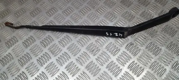 Nissan X-Trail T30 Front wiper blade arm B46RD