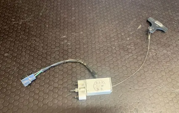 KIA Sorento Fuel tank cap lock 