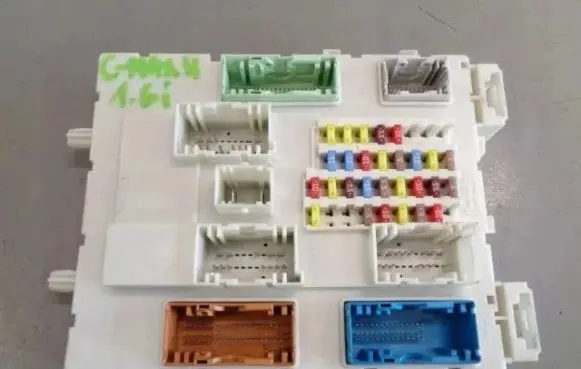 Ford C-MAX II Fuse box set