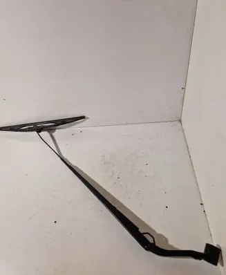 Nissan X-Trail T32 Front wiper blade arm E8459