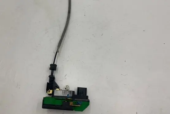 Volvo XC90 Front door lock 30663044