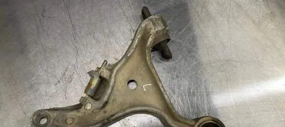 Volvo V70 Front lower control arm/wishbone 9492120
