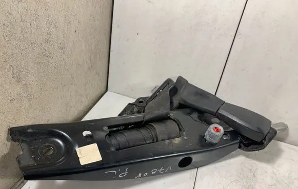Volvo V70 Front seatbelt 8590CT2B
