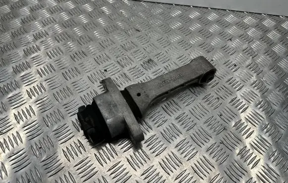 Hyundai Tucson TL Engine mount bracket 21950D3100